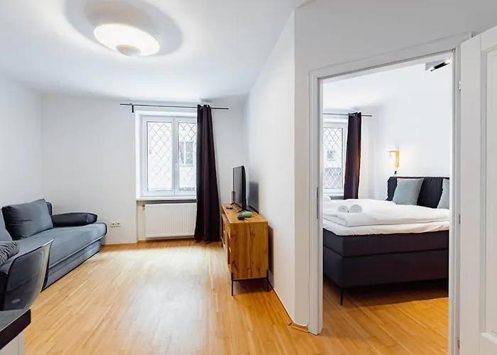 Newly-renovated, In The Heart Of Apartment *